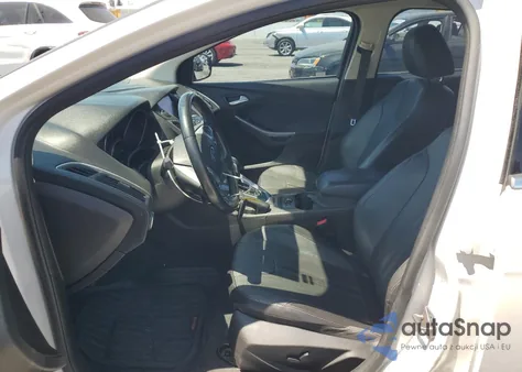 2014 Ford Focus Titanium z USA, uszkodzony, nr VIN 1FADP3N21EL264509